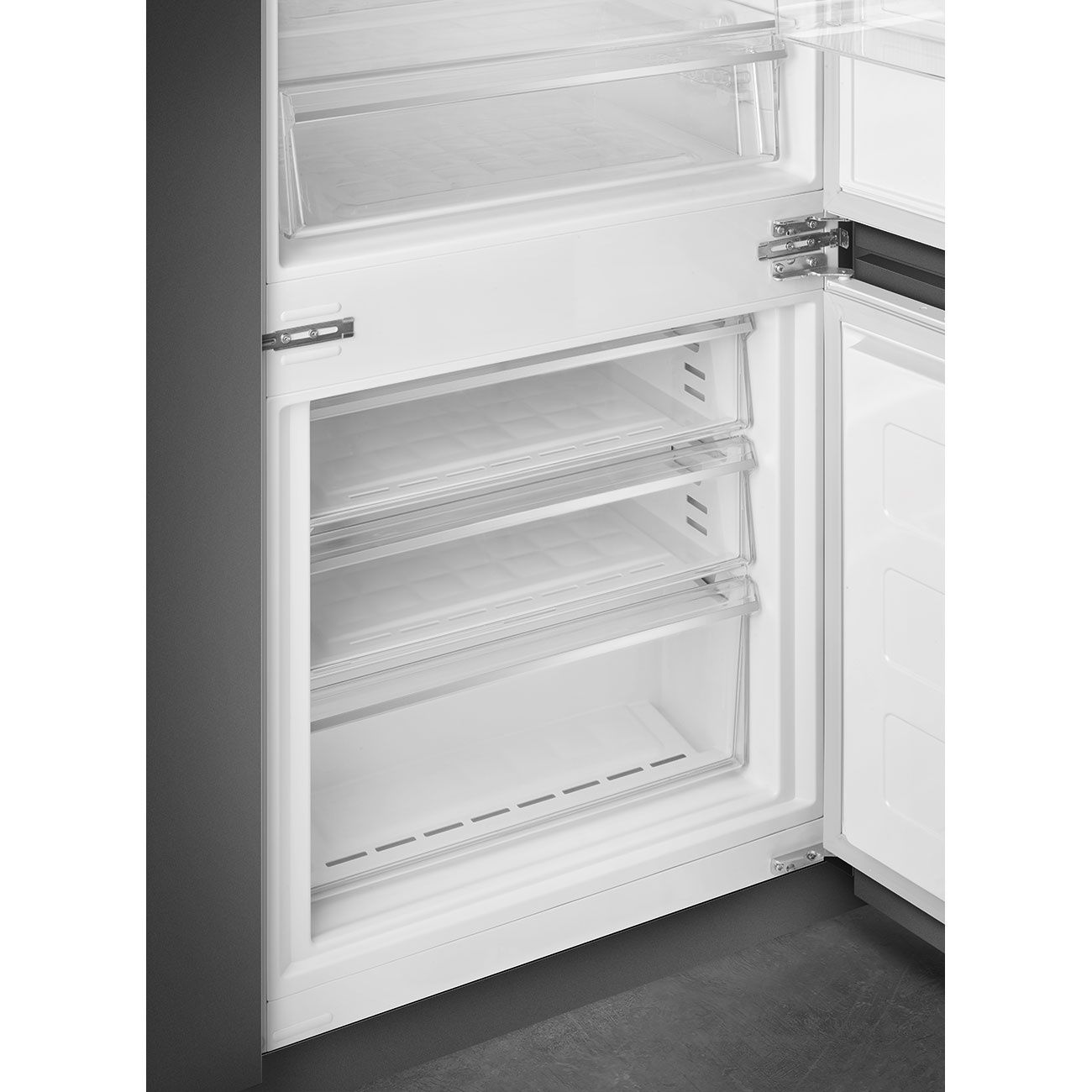מקרר אינטגרלי מקפיא תחתון SMEG C875TNE – בנפח 370 ליטר עם Total No Frost ואינוורטר שקט | משלוח מהיר – תמונה 3