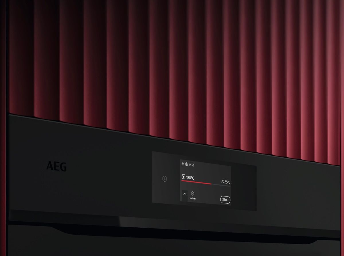 AEG ABE75722T – תנור בנוי פירוליטי שחור מט מסדרת 7000 עם AirFry | יבואן רשמי
