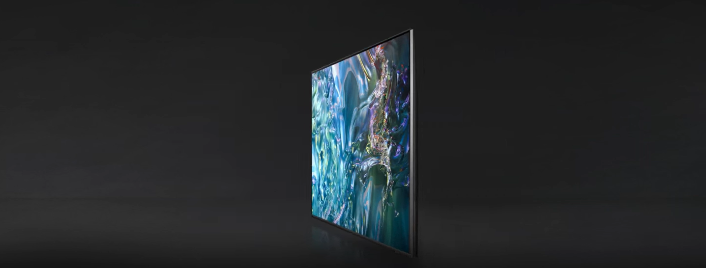 טלוויזיה SAMSUNG QE75Q60D: עיצוב AirSlim דק ומרשים! בתמונה זו רואים טלוויזיה חכמה SAMSUNG 75 אינץ' דגם QE75Q60D QLED 4K HDR. טלוויזיה זו בעלת עיצוב AirSlim דק ומלוטש, כך שהיא תיראה נהדר במרחב החדר שלך, הן כשהיא דלוקה והן כשהיא כבויה. פתרון הכבלים הנקי מבטיח מראה אסתטי מושלם מכל זווית.