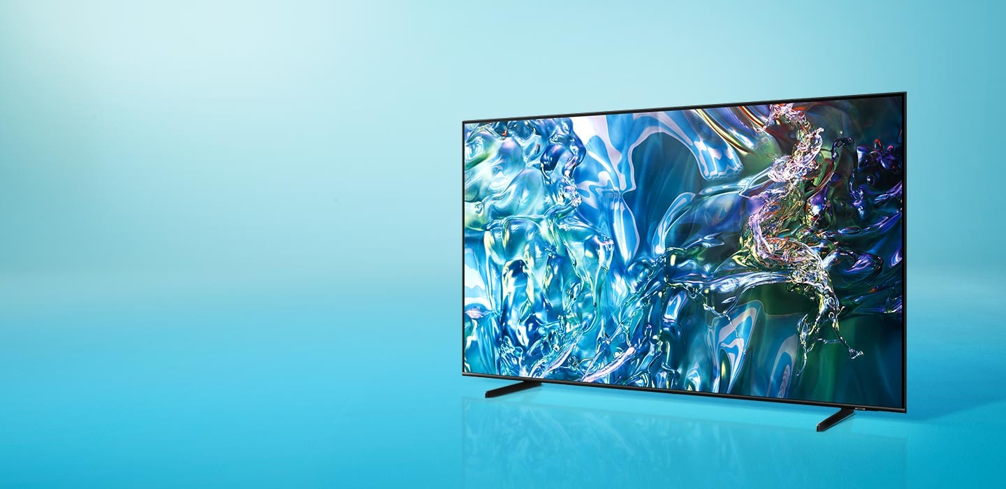 QE75Q60D בתמונה זו רואים טלוויזיה חכמה SAMSUNG QE75Q60D 4K HDR בעיצוב AirSlim דק ומרשים, המונחת על משטח כחול. הטלוויזיה כוללת טכנולוגיית Quantum Dot לצבעים בהירים ועוצמתיים ומסך ללא גבולות.