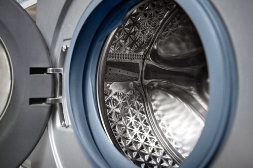 מבט מקרוב על מכונת כביסה